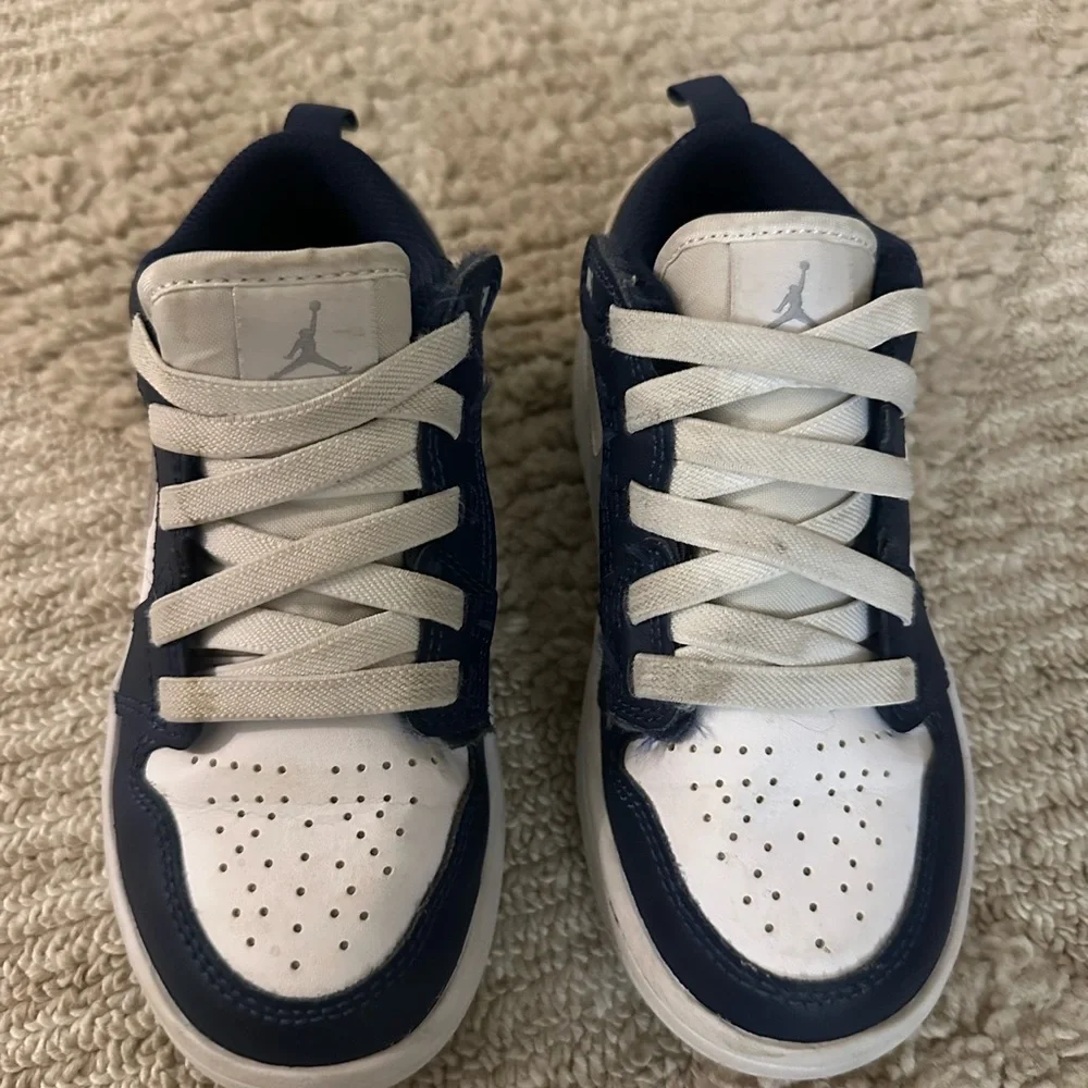 Nike Kids Navy Blue and White Low-Top Sneakers